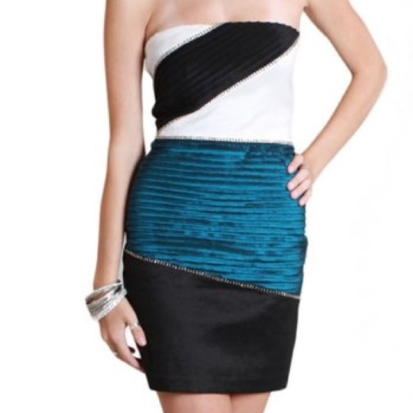 Nikibiki Dress - Picture 1 of 5